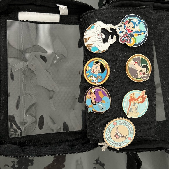 Disney pin bag and pins lot - Picture 3 of 3